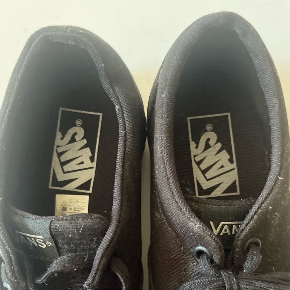 Vans - Picture 2 of 5